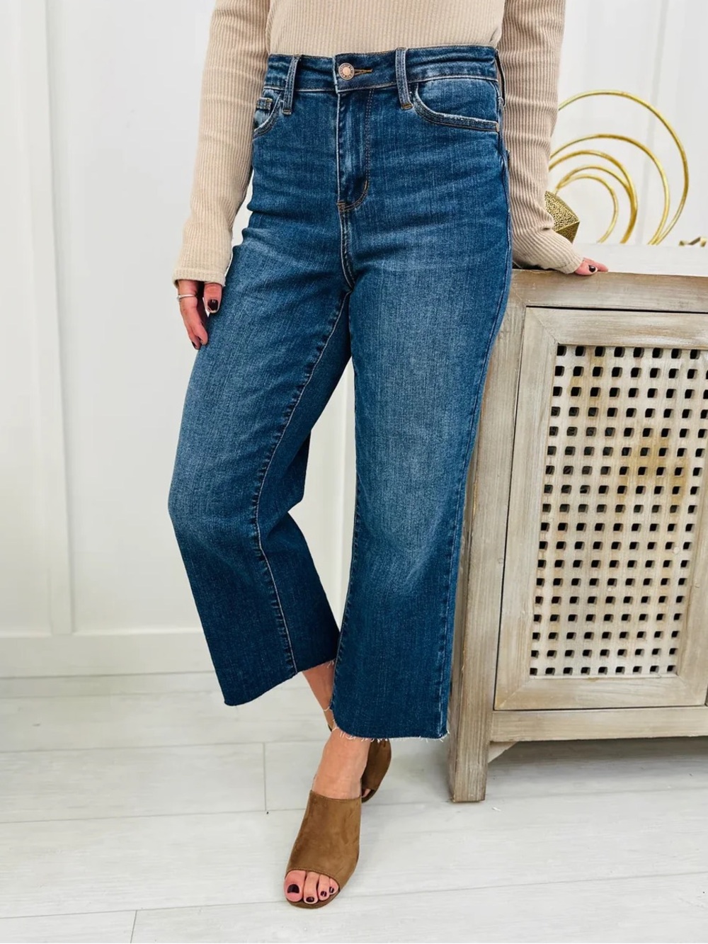 Judy Blue High-Rise Wide Leg Crop Jeans in Dark Blue Raw Hem Size 11 / 30 EUC